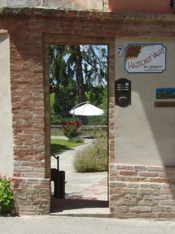 Hazelnut Valley Guarene Екстер'єр фото